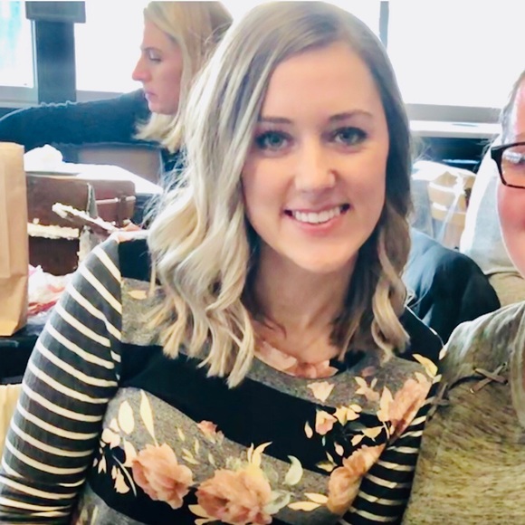 Meet your Posher, Cassie - Picture 2 of 2